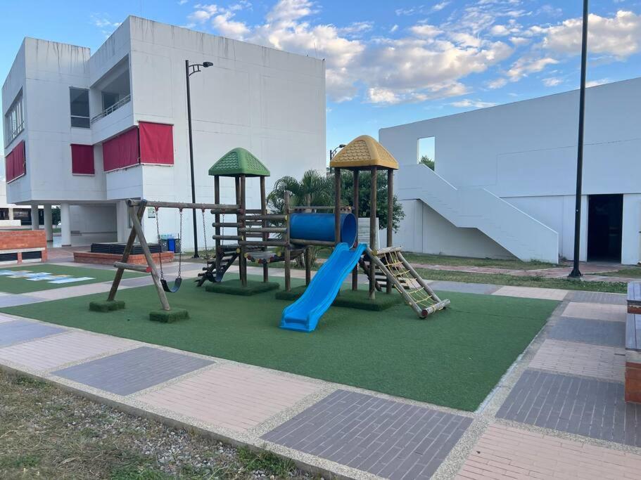 Hermoso Descansar En Familia Girardot